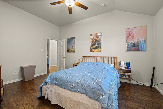 2910 Whisper Oaks LN, Georgetown, TX 78628