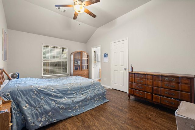 2910 Whisper Oaks LN, Georgetown, TX 78628