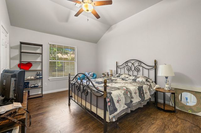 2910 Whisper Oaks LN, Georgetown, TX 78628