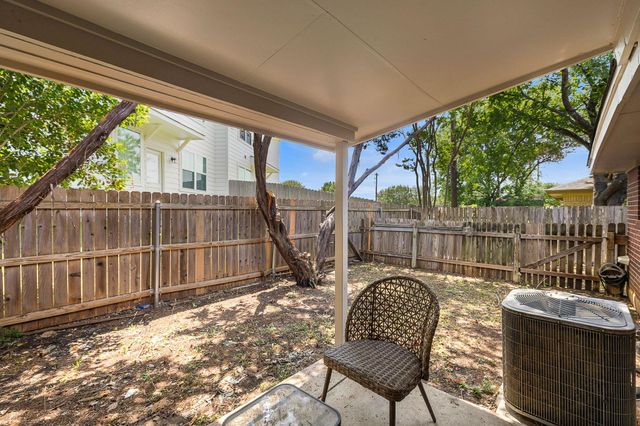 2910 Whisper Oaks LN, Georgetown, TX 78628