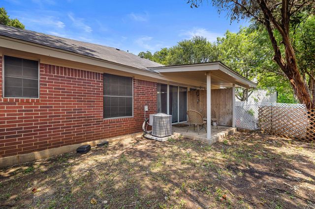 2910 Whisper Oaks LN, Georgetown, TX 78628
