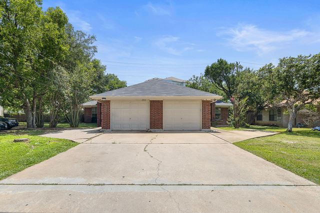 2910 Whisper Oaks LN, Georgetown, TX 78628
