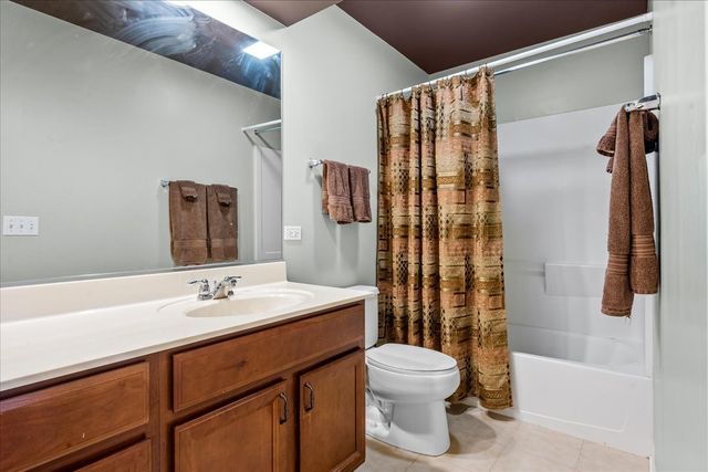 6395 Cunningham Court A, Gurnee, IL 60031