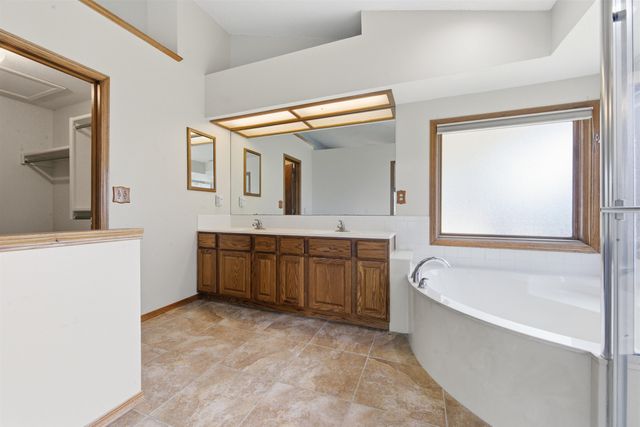 12363 W Meribeau Ct, Wichita, KS 67235