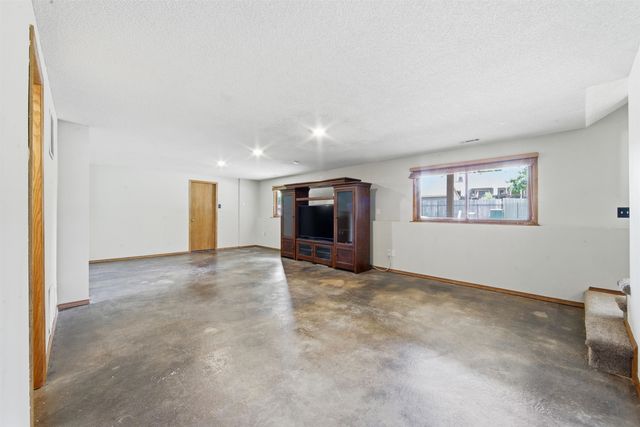 12363 W Meribeau Ct, Wichita, KS 67235