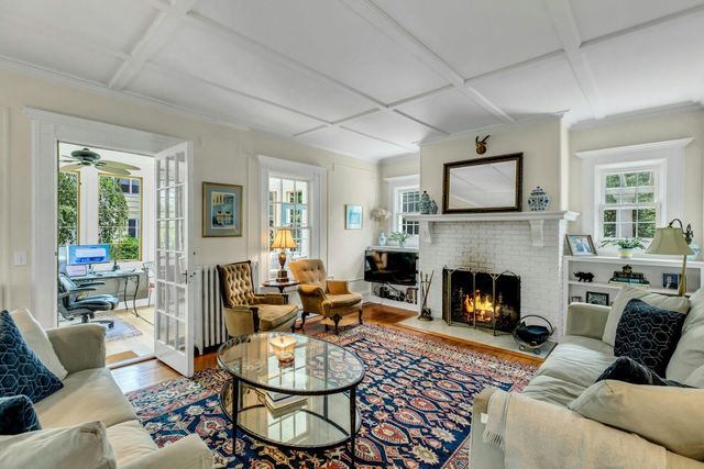285 Lakeview Avenue W, Brightwaters, NY 11718