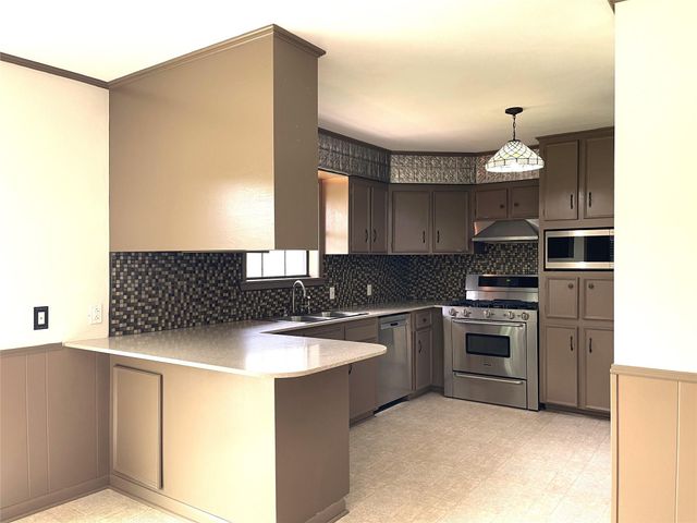 525 Fm 80 N, Streetman, TX 75859
