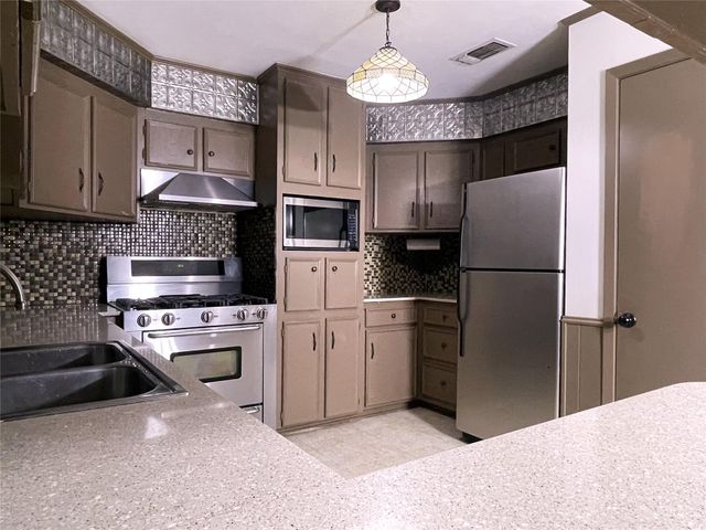525 Fm 80 N, Streetman, TX 75859