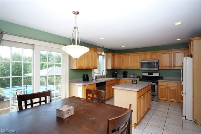 5295 Sycamore Hill Drive, New Middletown, OH 44442