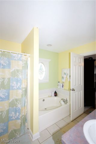 5295 Sycamore Hill Drive, New Middletown, OH 44442