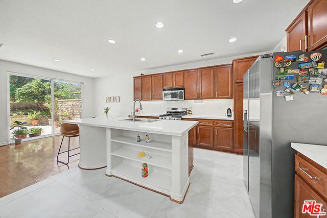 25684 Via Ventana, Valencia, CA 91381