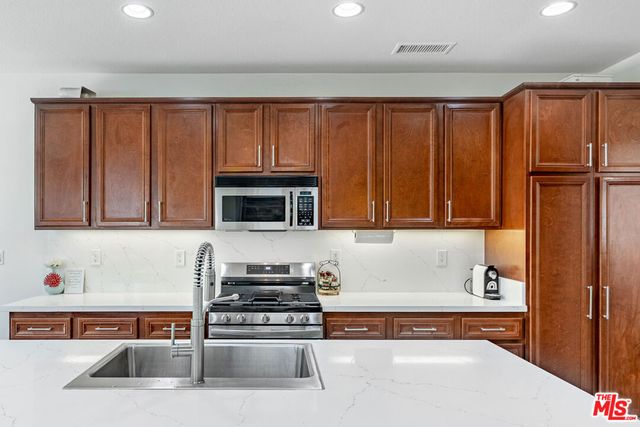 25684 Via Ventana, Valencia, CA 91381