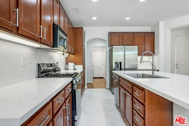 25684 Via Ventana, Valencia, CA 91381
