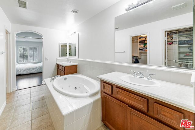 25684 Via Ventana, Valencia, CA 91381