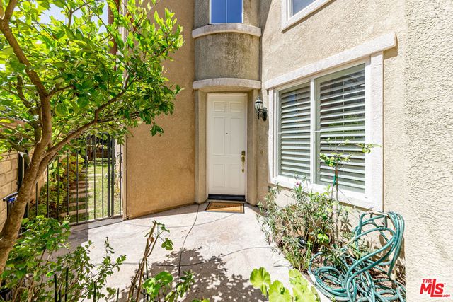 25684 Via Ventana, Valencia, CA 91381
