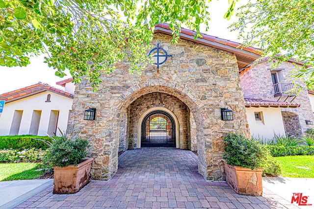25684 Via Ventana, Valencia, CA 91381