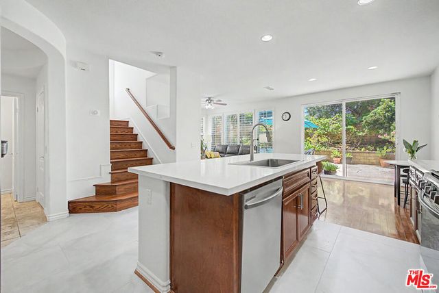 25684 Via Ventana, Valencia, CA 91381