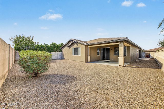 1075 W REDWOOD Avenue, Queen Creek, AZ 85140