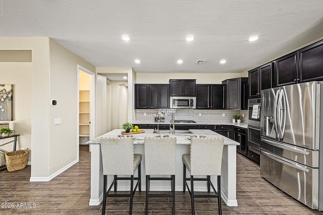 1075 W REDWOOD Avenue, Queen Creek, AZ 85140