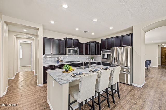 1075 W REDWOOD Avenue, Queen Creek, AZ 85140