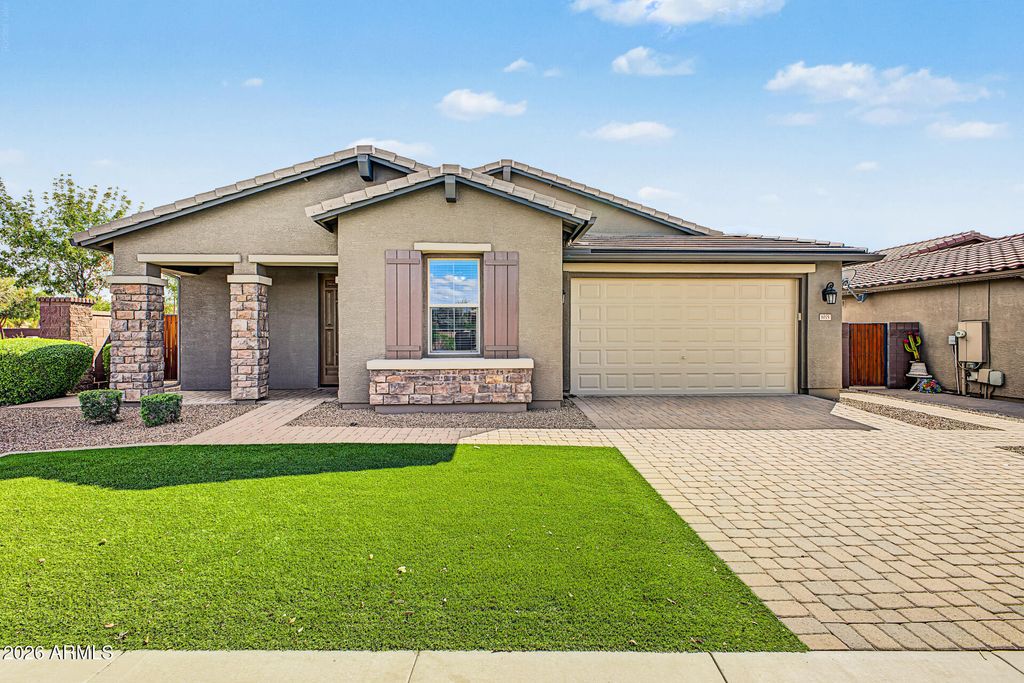 1075 W REDWOOD Avenue, Queen Creek, AZ 85140