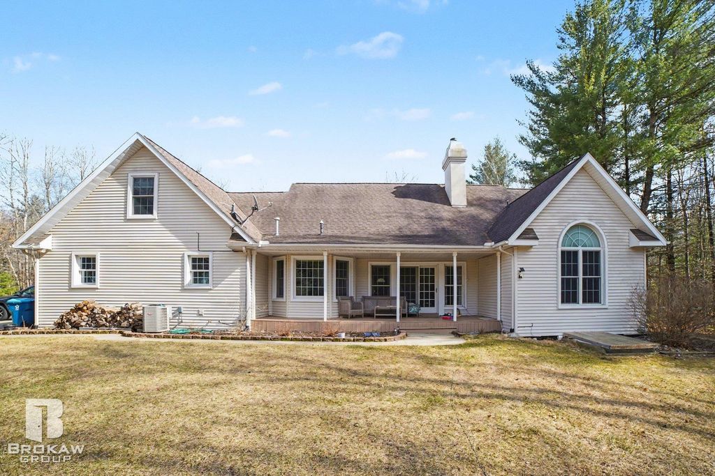 2910 Ginger Drive, Coleman, MI 48618