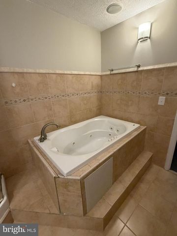 10310 MEADOWVIEW DR, Fredericksburg, VA 22408