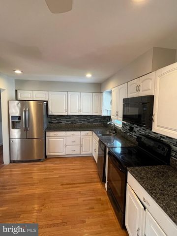 10310 MEADOWVIEW DR, Fredericksburg, VA 22408