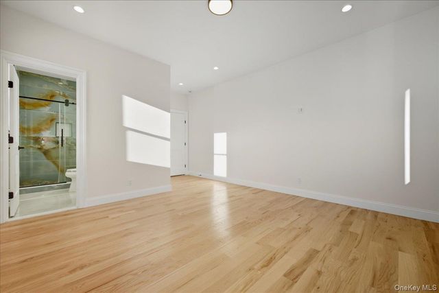 27 Poppy Lane, Levittown, NY 11756