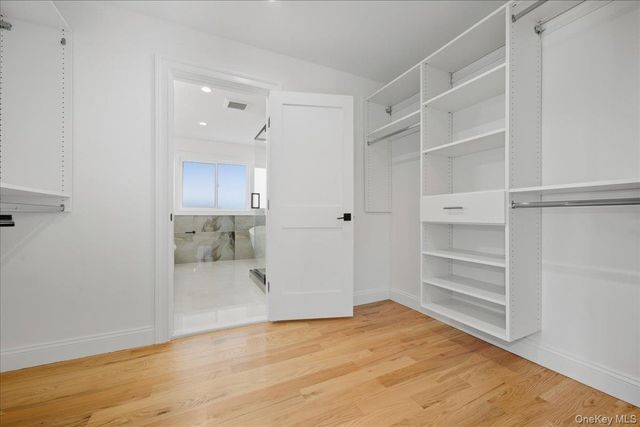 27 Poppy Lane, Levittown, NY 11756