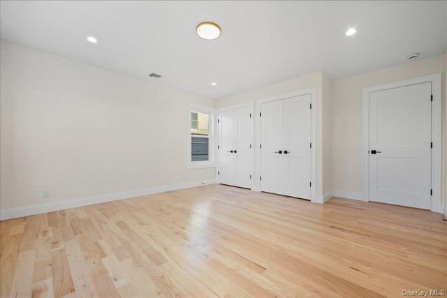 27 Poppy Lane, Levittown, NY 11756