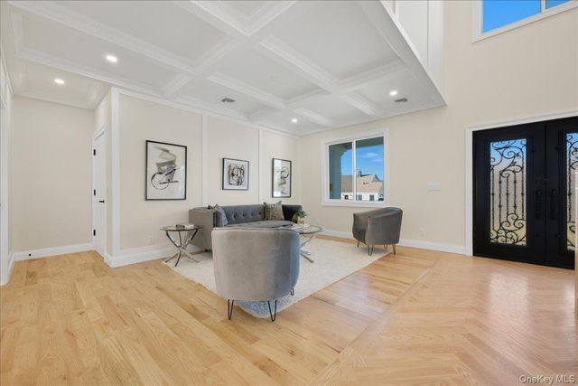 27 Poppy Lane, Levittown, NY 11756