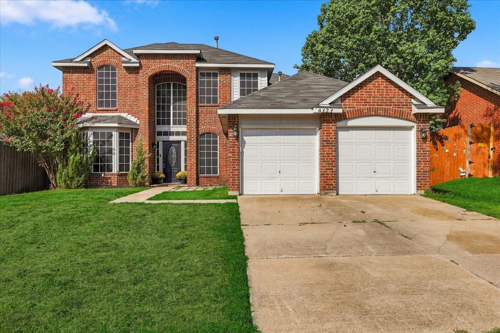 4323 Briar Hill Drive, Grand Prairie, TX 75052 — exterior