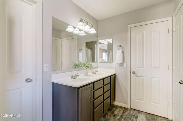 8530 E KIVA Avenue, Mesa, AZ 85209