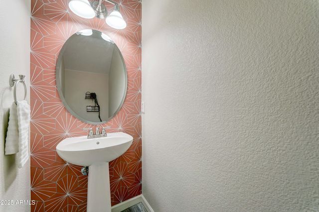 8530 E KIVA Avenue, Mesa, AZ 85209