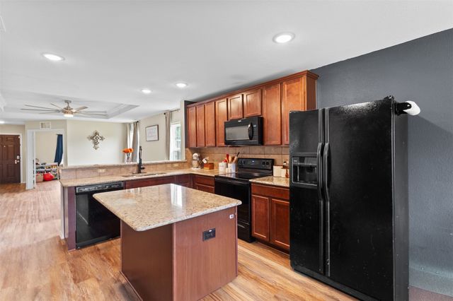 1914 Waggoner Drive, Aubrey, TX 76227