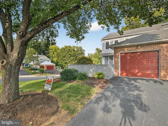 151 PINNACLE POINT DR, Lancaster, PA 17601