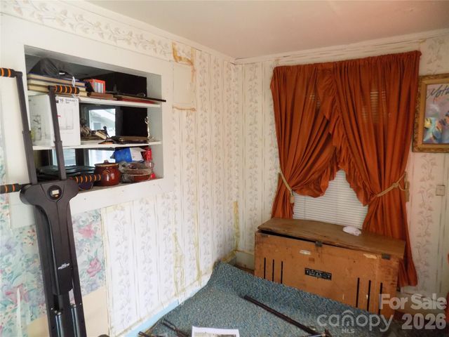 604 W Harrison Avenue, Gastonia, NC 28052