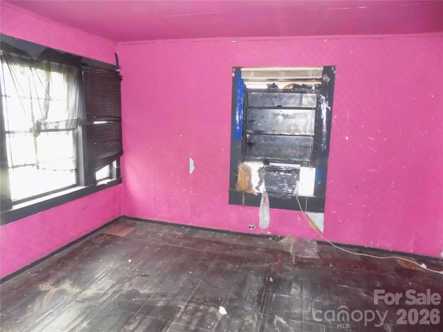 604 W Harrison Avenue, Gastonia, NC 28052