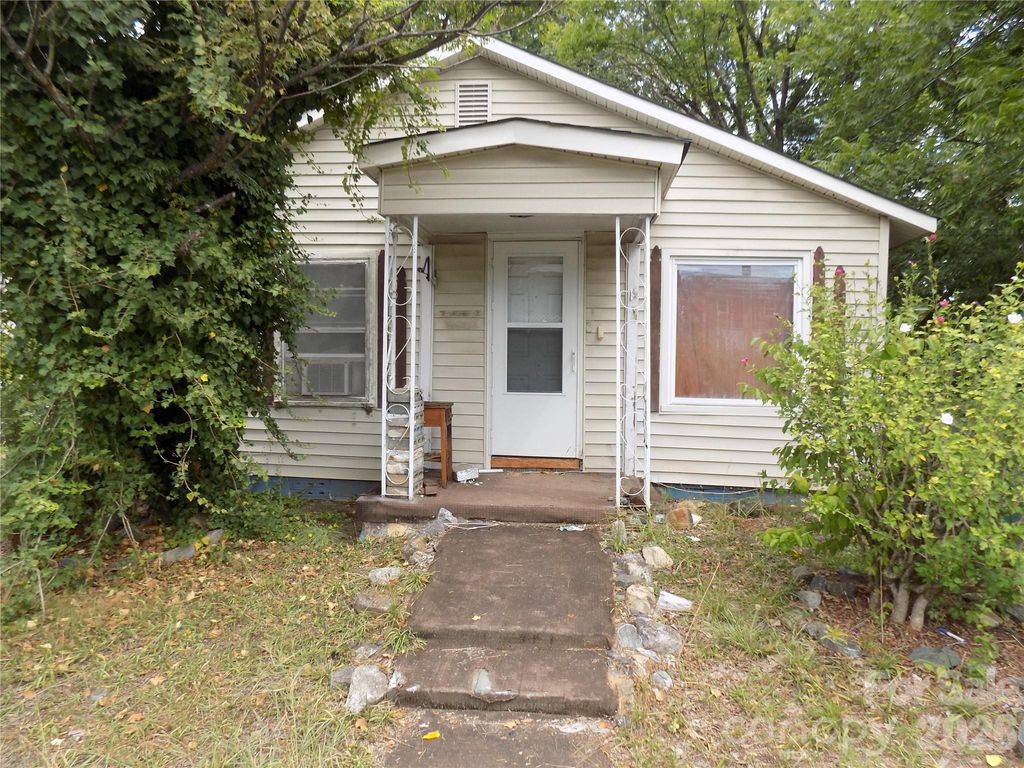 604 W Harrison Avenue, Gastonia, NC 28052