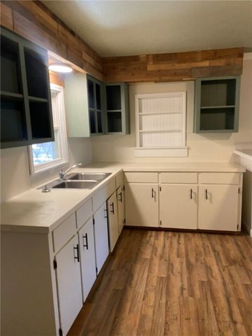 1401 E Henrietta Ave, Kingsville, TX 78363