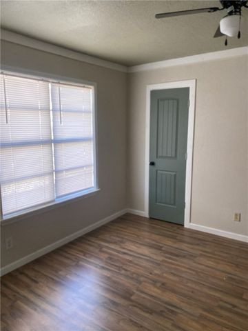 1401 E Henrietta Ave, Kingsville, TX 78363