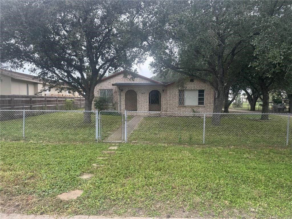 1401 E Henrietta Ave, Kingsville, TX 78363