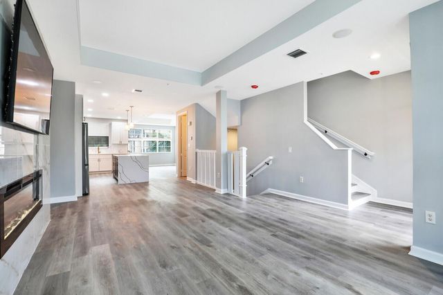 2425 San Pietro Circle, Palm Beach Gardens, FL 33410