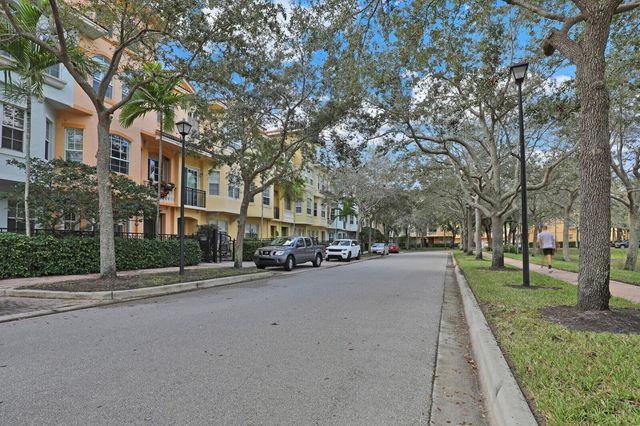 2425 San Pietro Circle, Palm Beach Gardens, FL 33410
