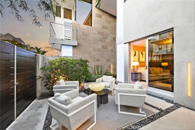 232 Hazel, Corona Del Mar, CA 92625