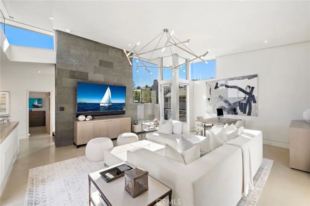 232 Hazel, Corona Del Mar, CA 92625