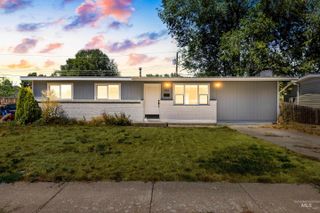422 W 3rd N, Mountain Home, ID 83647