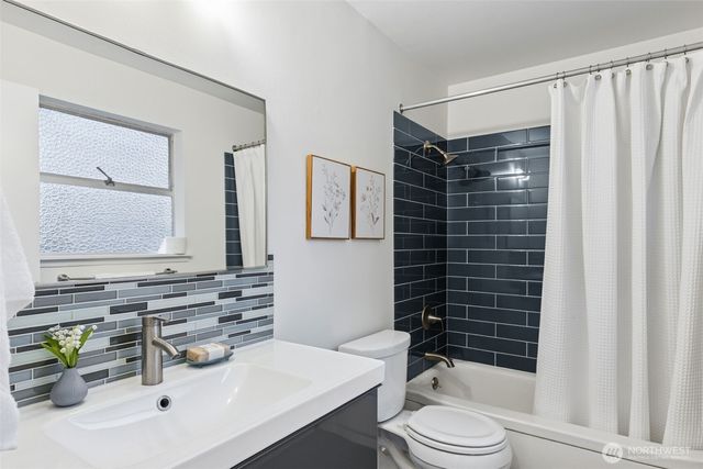 2051 NE 97th Street, Seattle, WA 98115