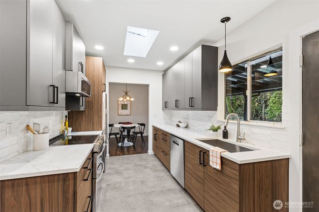 2051 NE 97th Street, Seattle, WA 98115